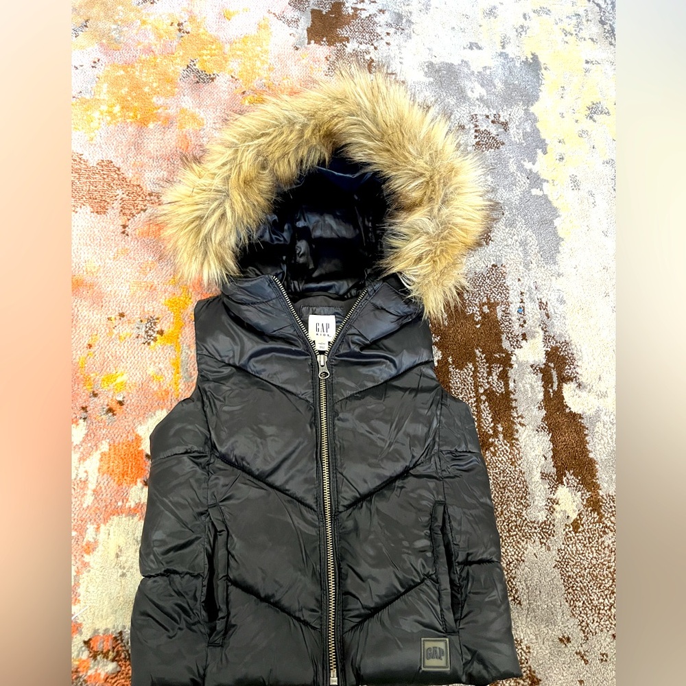 Warm vest with removable fir